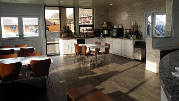 Super 8 by Wyndham Wendover image 17